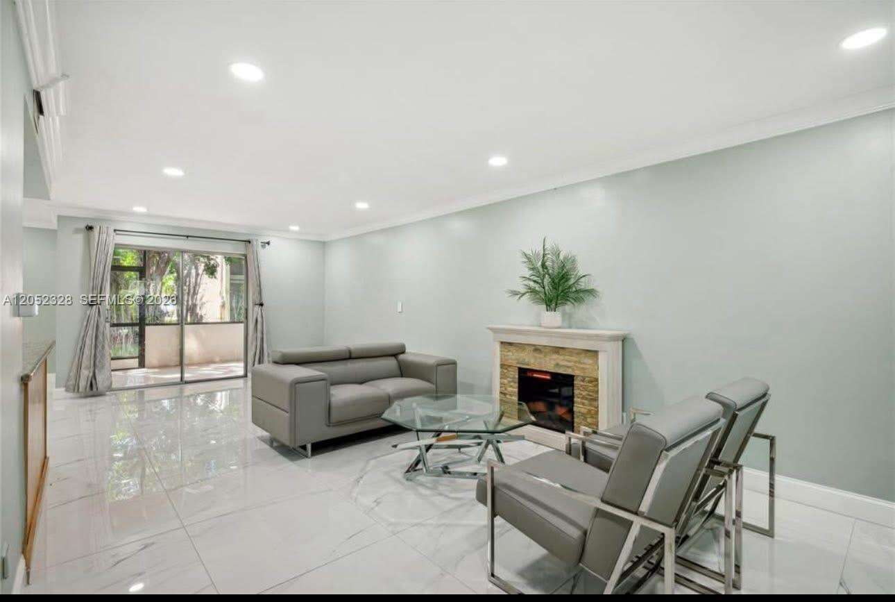 Blue Lake Townhouses | Unit #51 Unit #51 | Picture 4