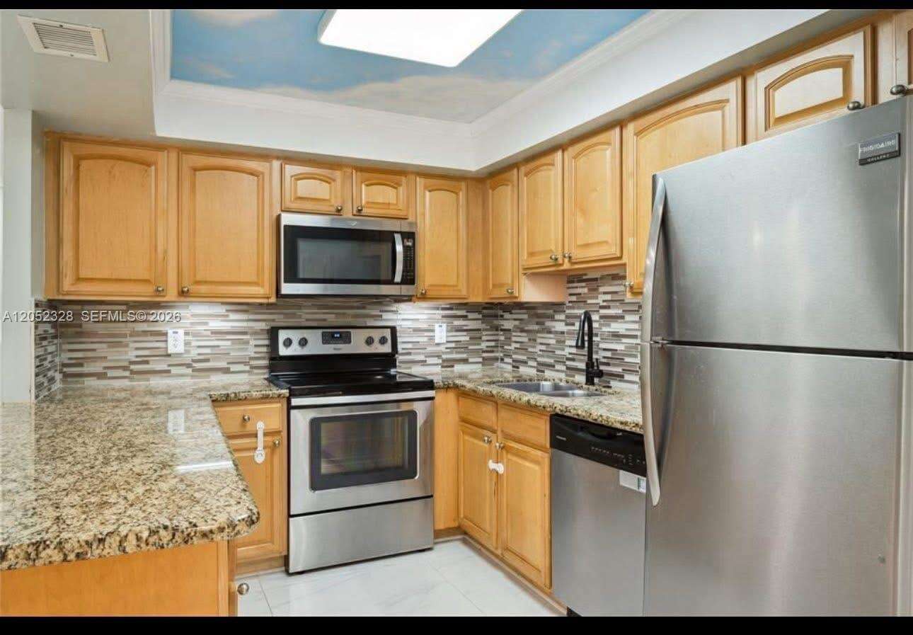 Blue Lake Townhouses | Unit #51 Unit #51 | Picture 7