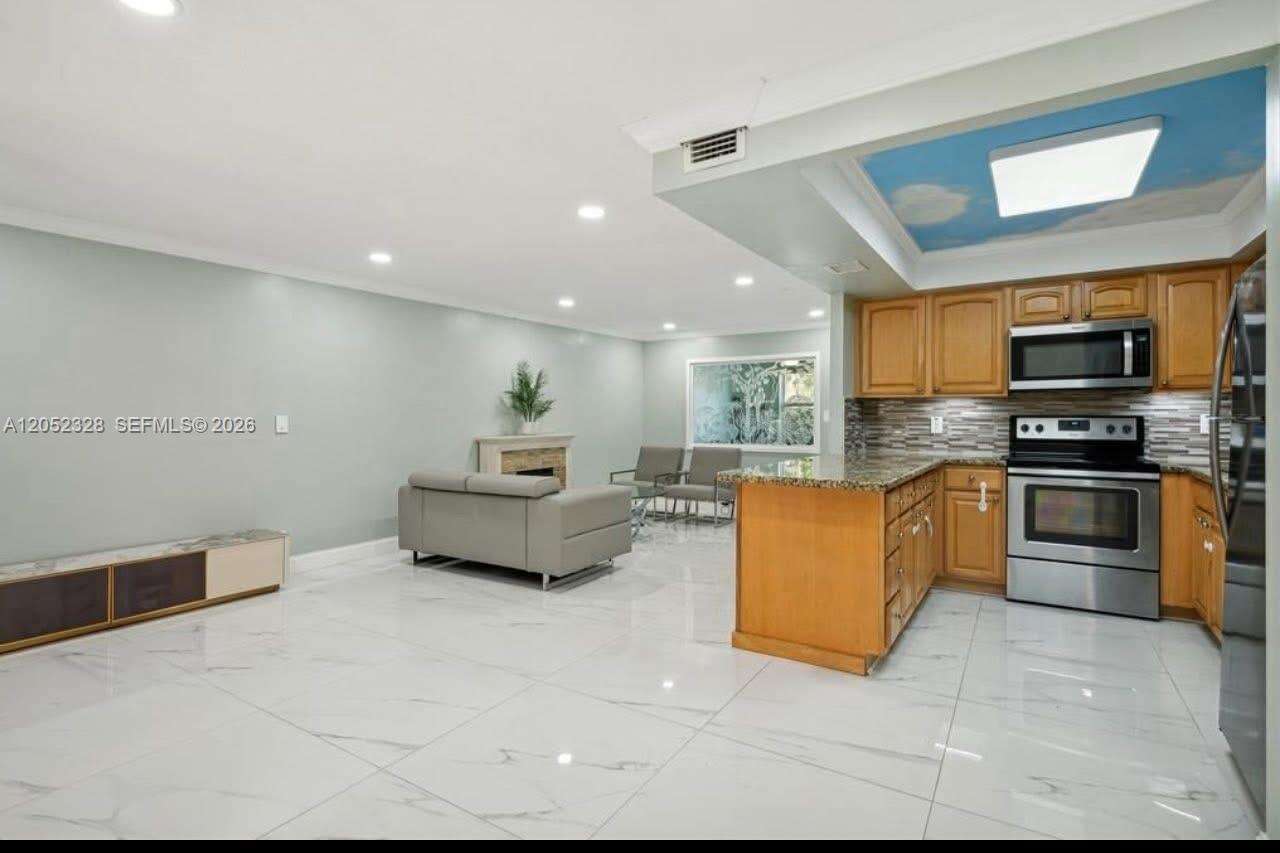 Blue Lake Townhouses | Unit #51 Unit #51 | Picture 8