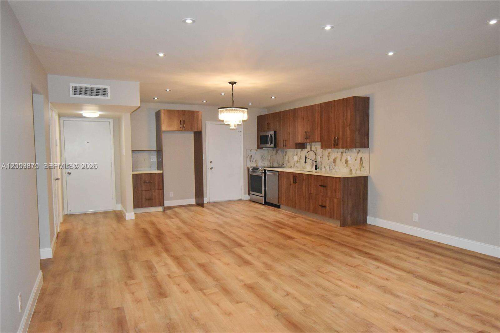 Castle Apartments | Unit #214 Unit #214 | Picture 2