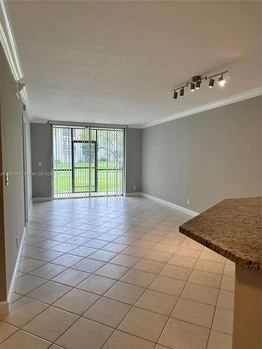 Lakeshore At University Park Sec | Unit #103 Unit #103 | Picture 3