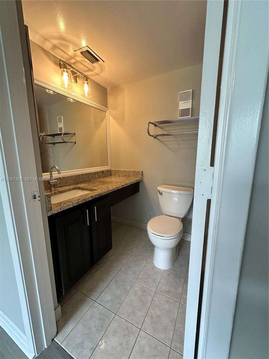 Lakeshore At University Park Sec | Unit #103 Unit #103 | Picture 8