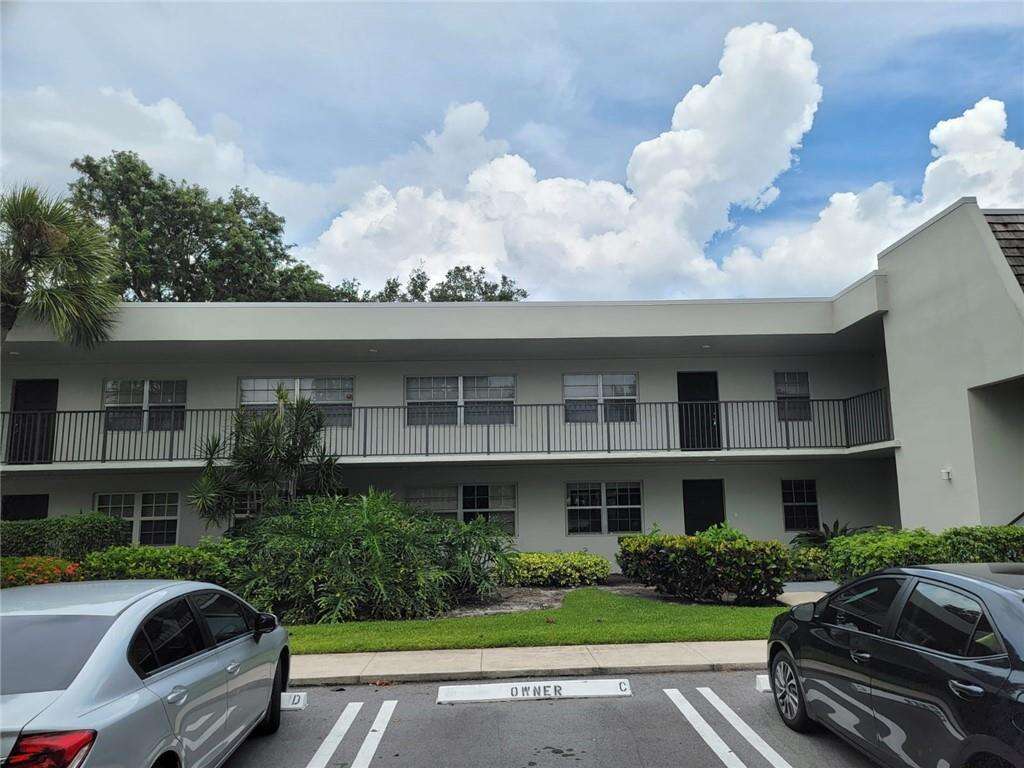No 86 Palm Aire Country Club Apts | Unit #202 Unit #202 | Picture 2