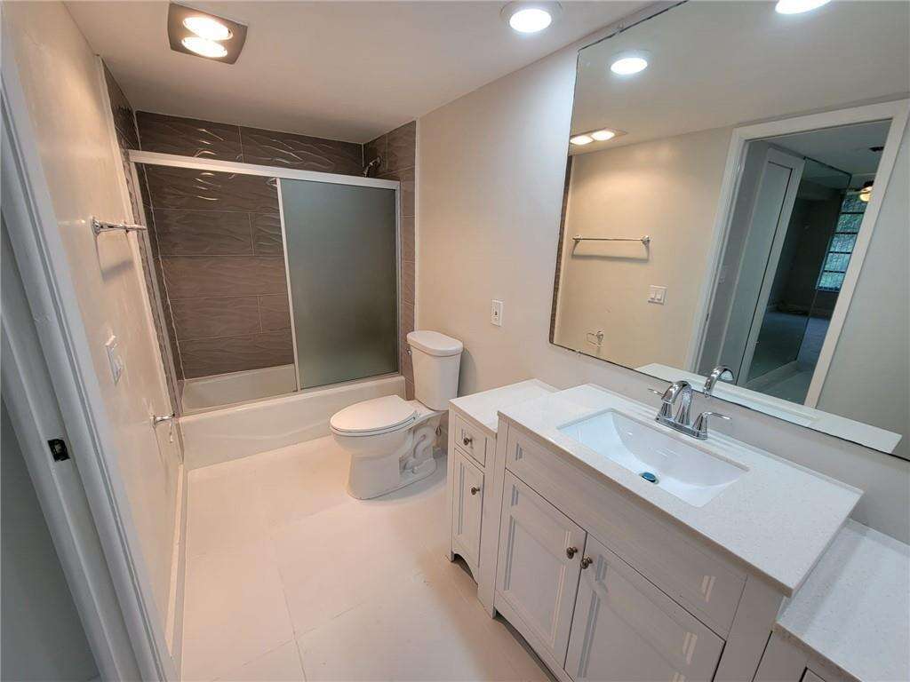 No 86 Palm Aire Country Club Apts | Unit #202 Unit #202 | Picture 37