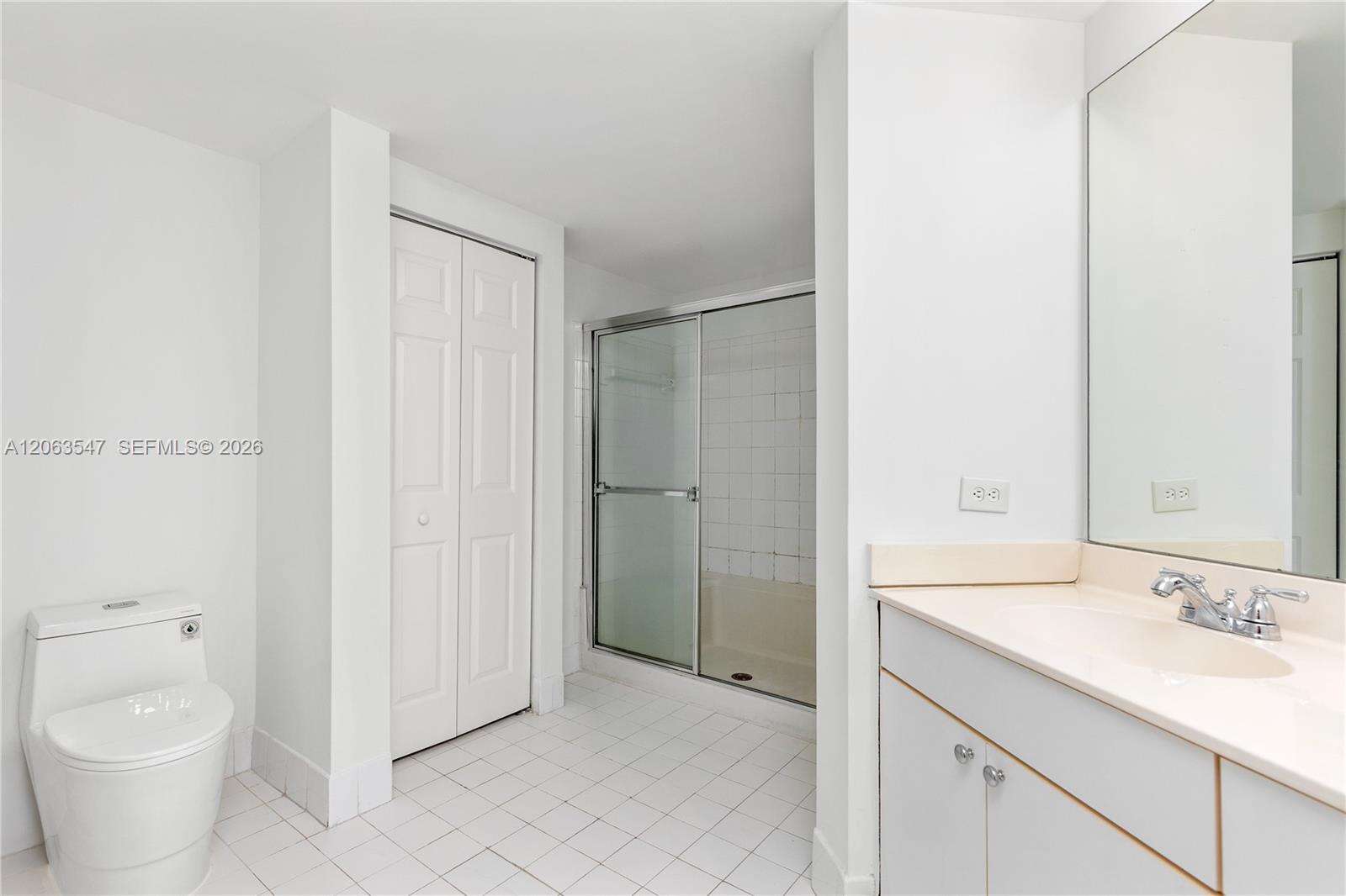 Porto Bellagio | Unit #1210 Unit #1210 | Picture 8