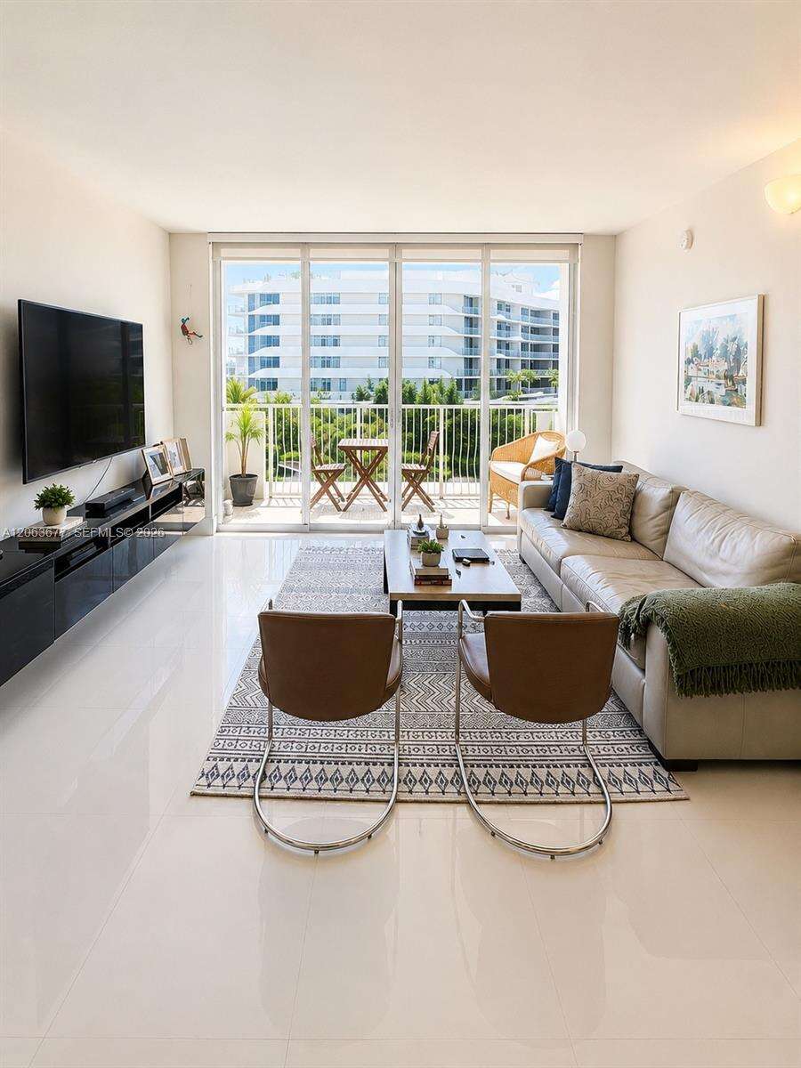 Island Pointe | Unit #5F Unit #5F | Picture 1