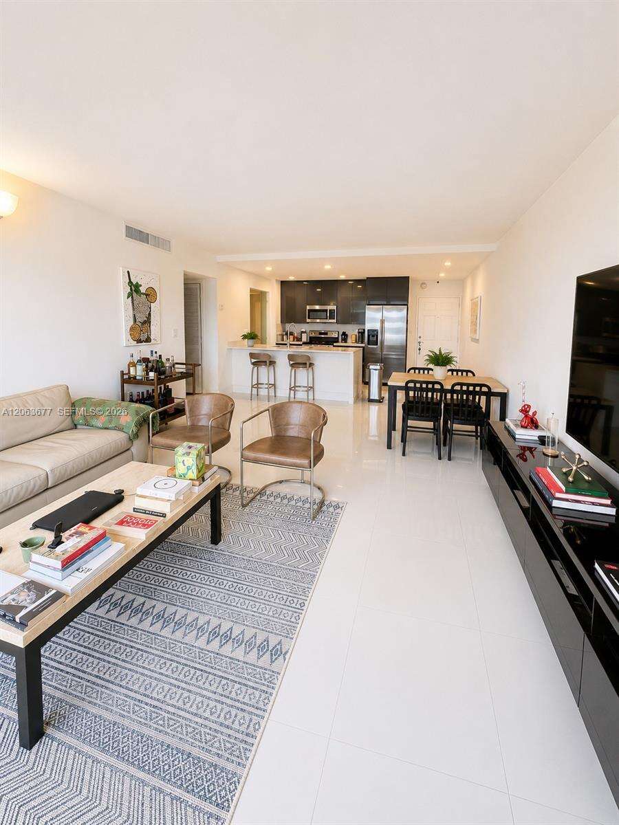 Island Pointe | Unit #5F Unit #5F | Picture 2