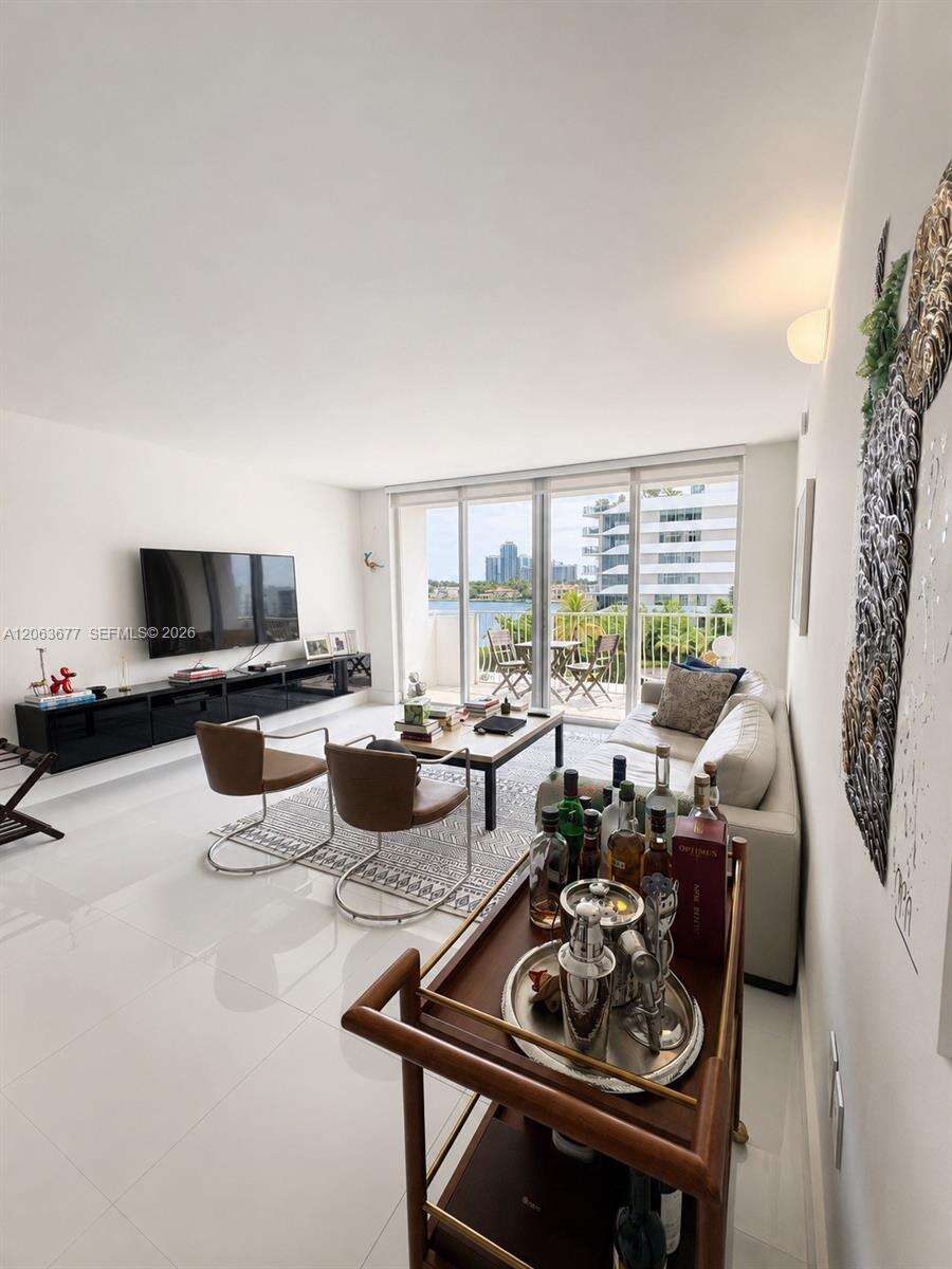 Island Pointe | Unit #5F Unit #5F | Picture 3