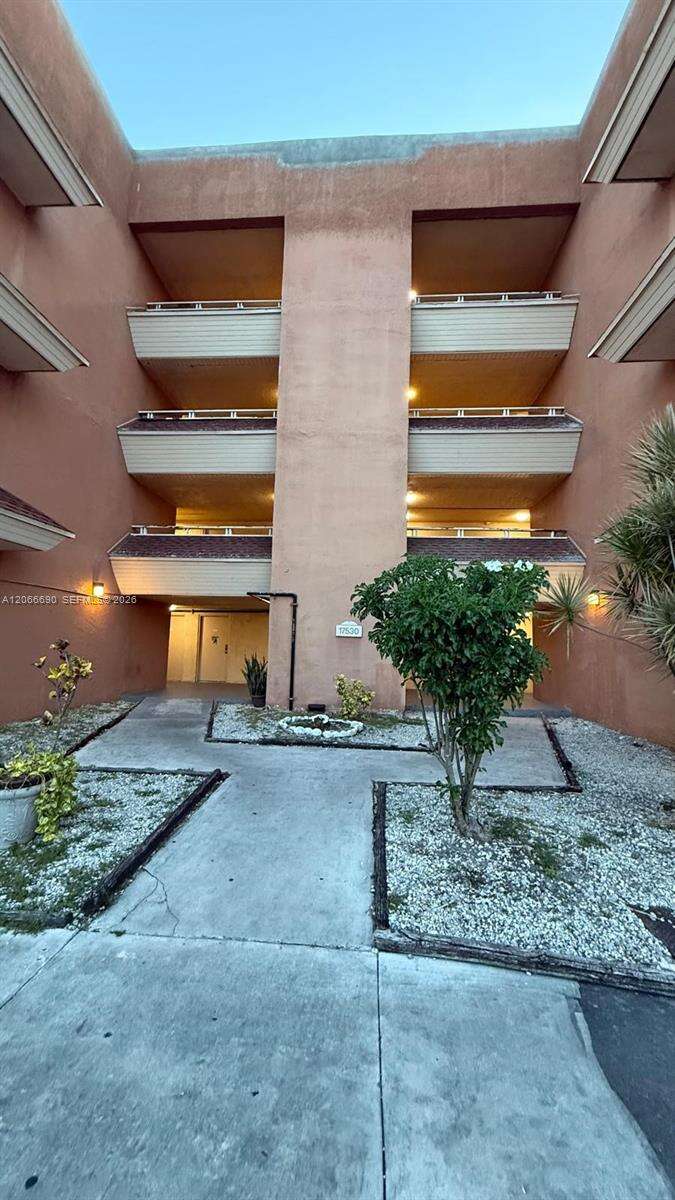 Lakeview Gardens At Miami Lakes | Unit #C3008 Unit #C3008 | Picture 1