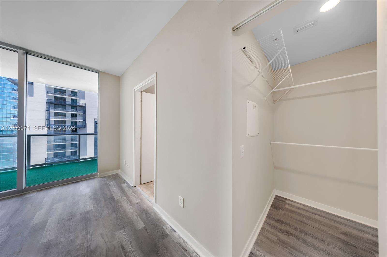 Met 1 | Unit #T-2911 Unit #T-2911 | Picture 20
