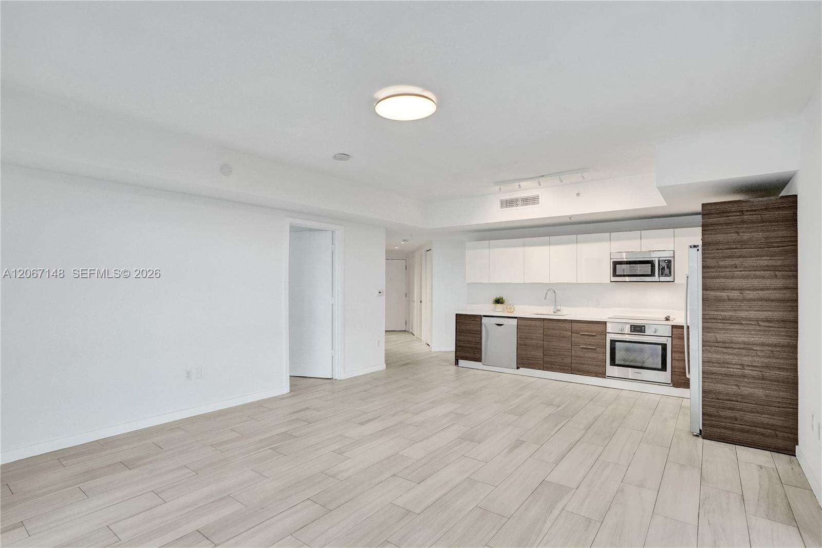 Brickell Ten | Unit #1708 Unit #1708 | Picture 4