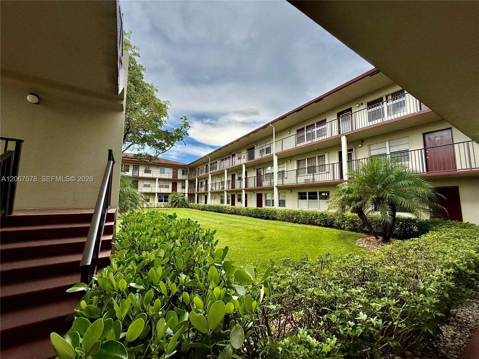 New Hampton At Century Village Condominium Iv | Unit #R109 Unit #R109 | Picture 4