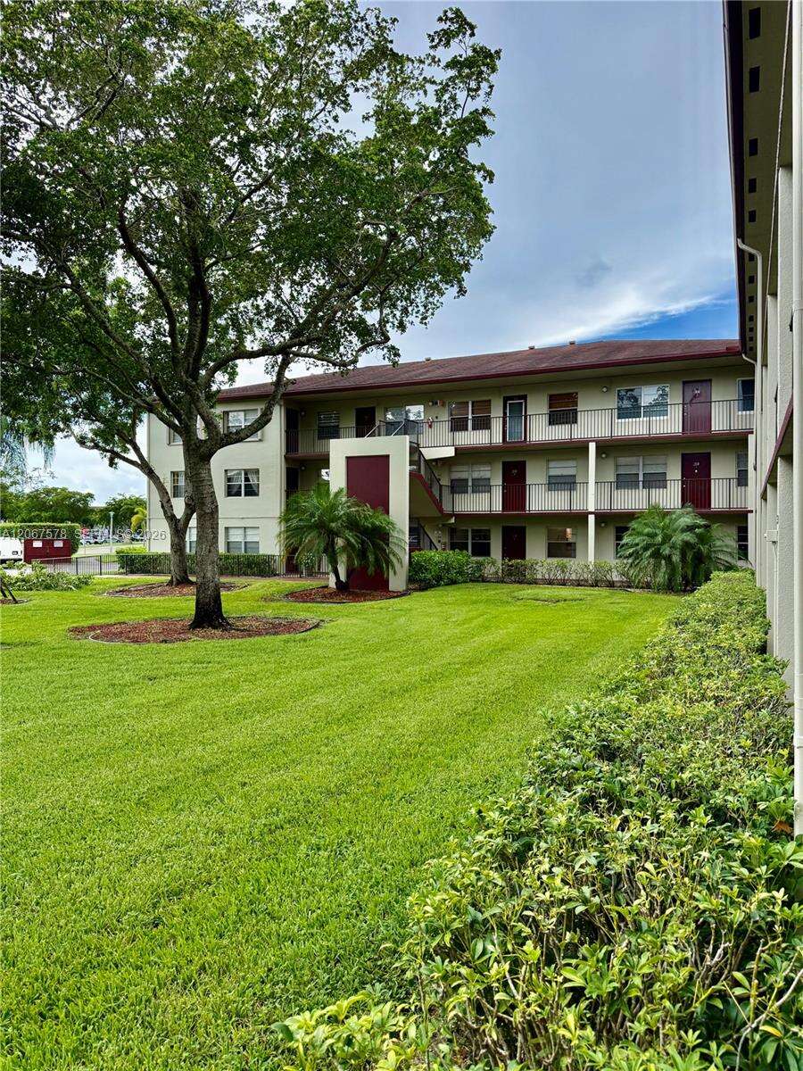 New Hampton At Century Village Condominium Iv | Unit #R109 Unit #R109 | Picture 8