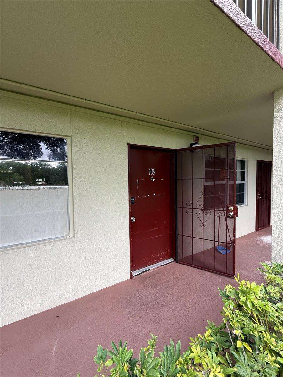 New Hampton At Century Village Condominium Iv | Unit #R109 Unit #R109 | Picture 9