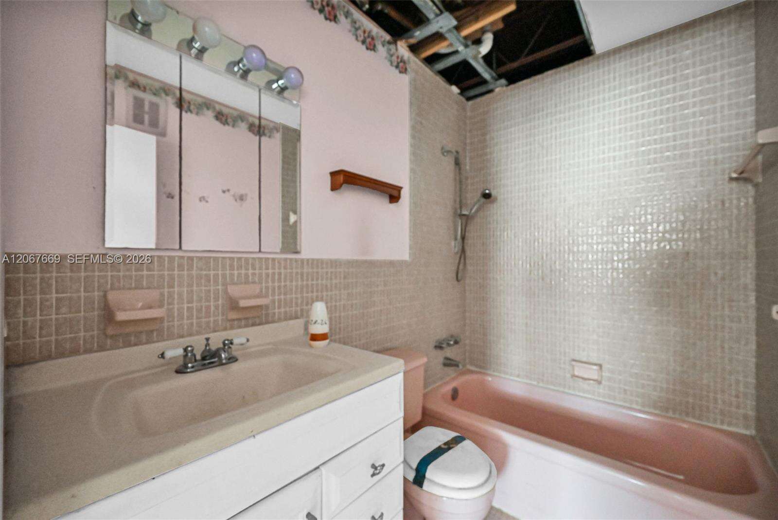 Beverly Hills Condo Number Eleven | Unit #R110 Unit #R110 | Picture 32