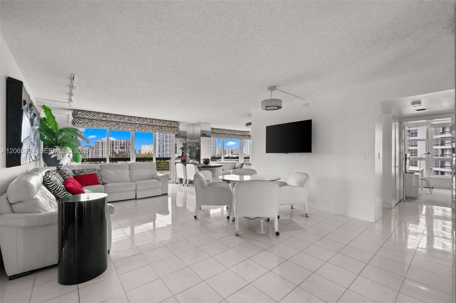 Mystic Pointe Condo No Three | Unit #807 Unit #807 | Picture 4