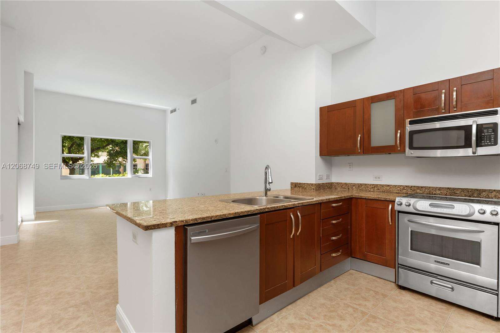 Turnberry Village So Tower | Unit #104 Unit #104 | Picture 1
