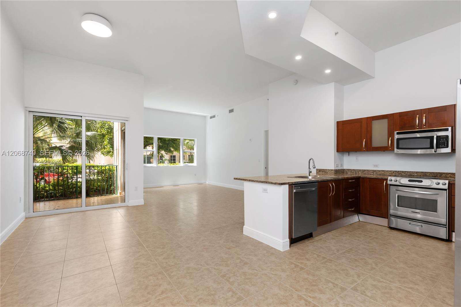 Turnberry Village So Tower | Unit #104 Unit #104 | Picture 3