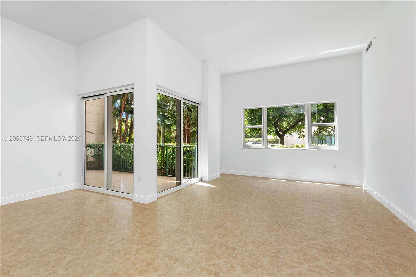 Turnberry Village So Tower | Unit #104 Unit #104 | Picture 5