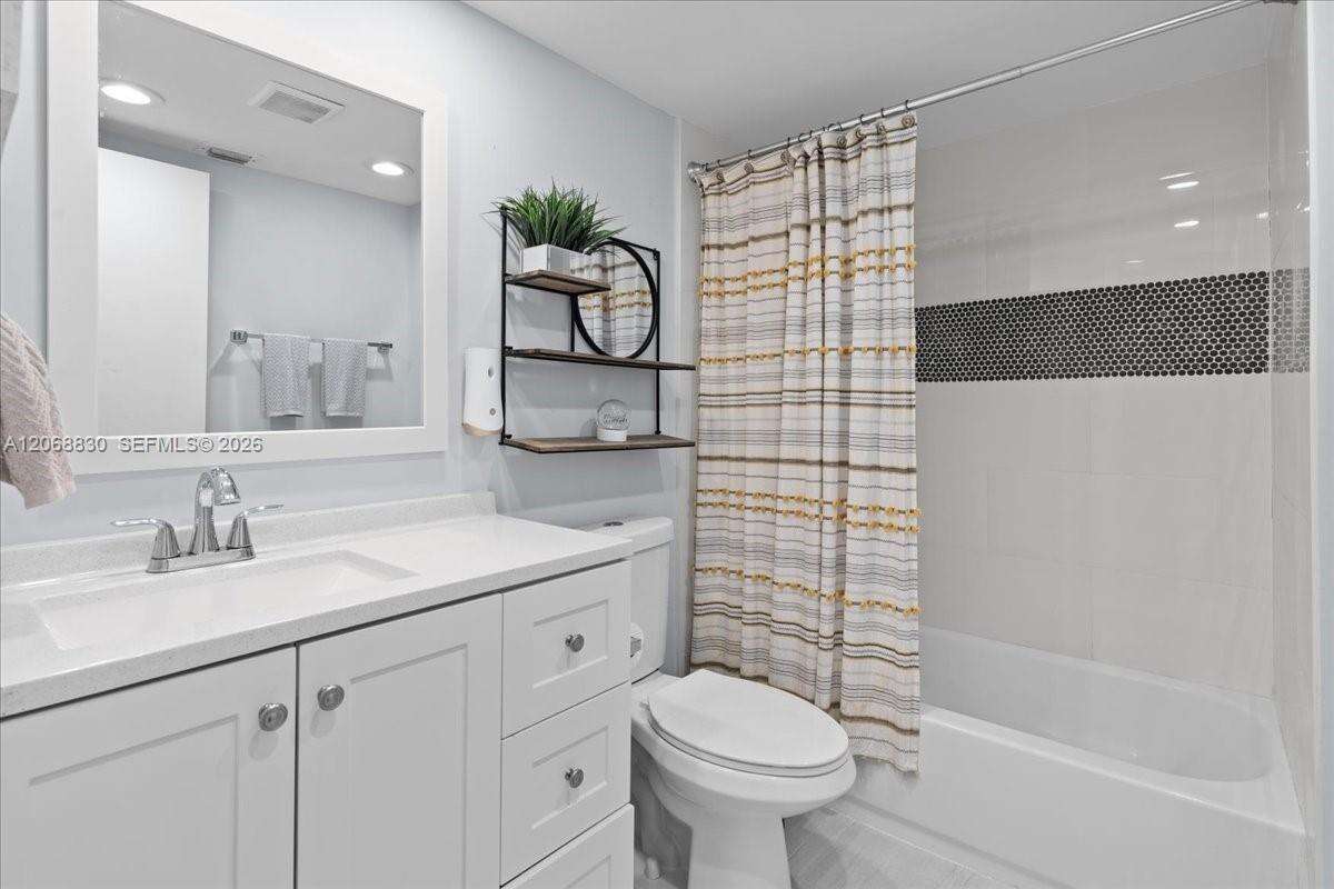 Buckingham East At Century Village Condominium I | Unit #208M Unit #208M | Picture 13