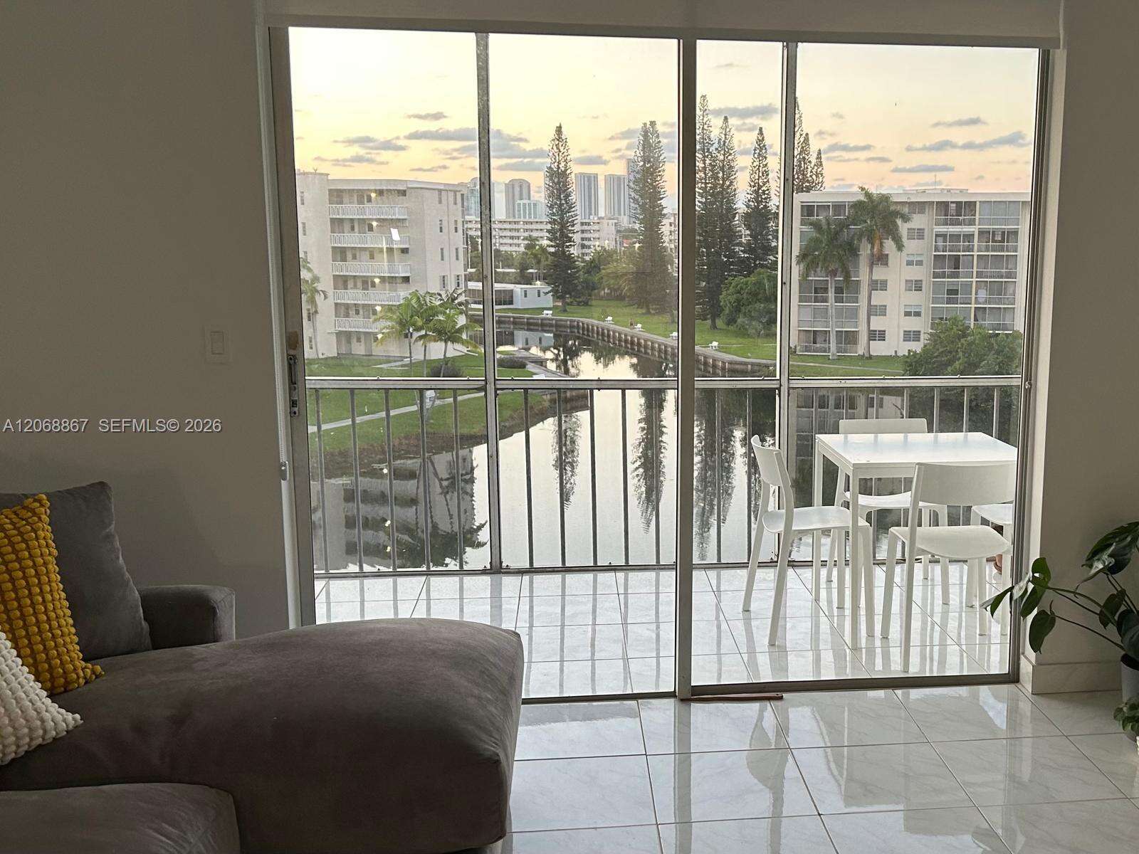 Point East Sec Ii Condominium | Unit #J503 Unit #J503 | Picture 2