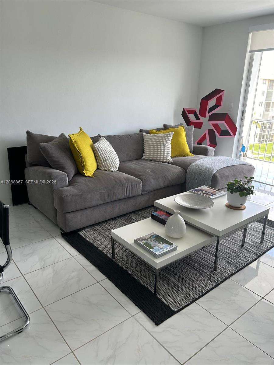 Point East Sec Ii Condominium | Unit #J503 Unit #J503 | Picture 3