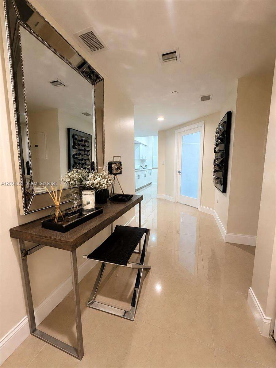 Turnberry On The Green | Unit #1004 Unit #1004 | Picture 3