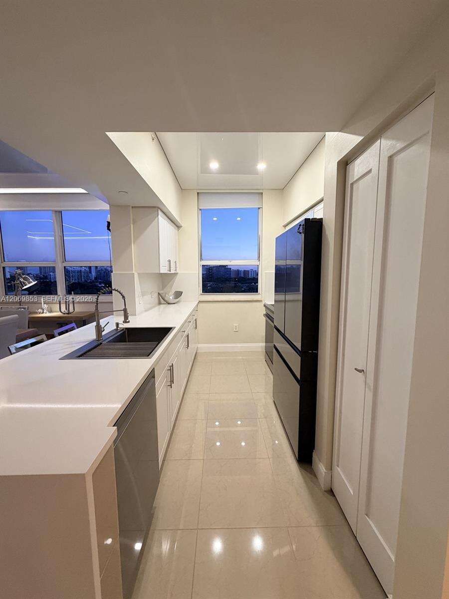 Turnberry On The Green | Unit #1004 Unit #1004 | Picture 5