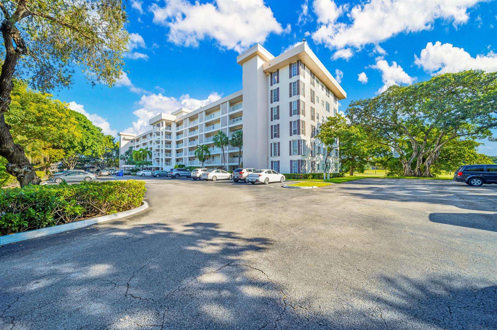 No 31 Palm Aire Country Club Apts | Unit #609 Unit #609 | Picture 1