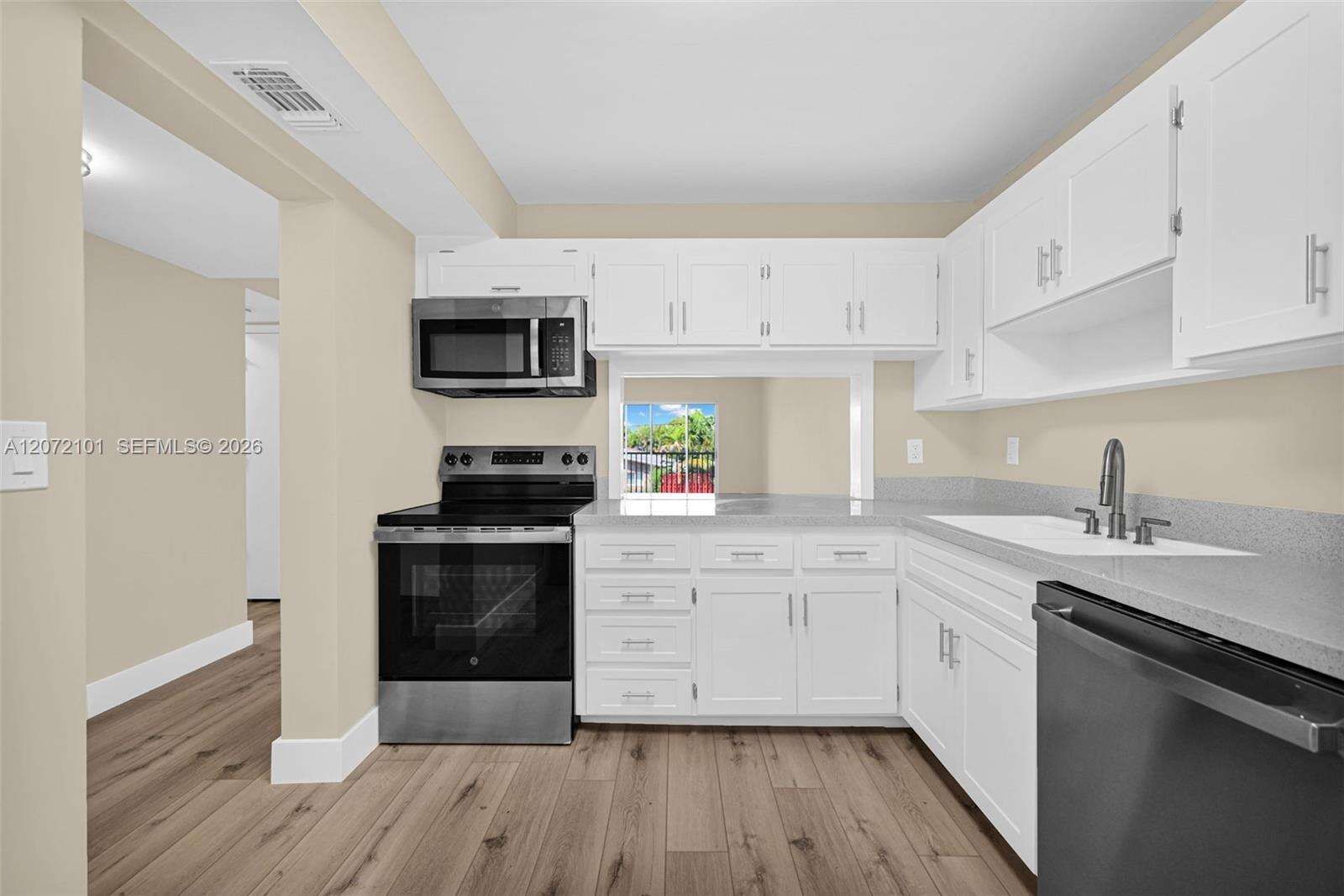 First Gulfstream Garden Apts | Unit #206B Unit #206B | Picture 13