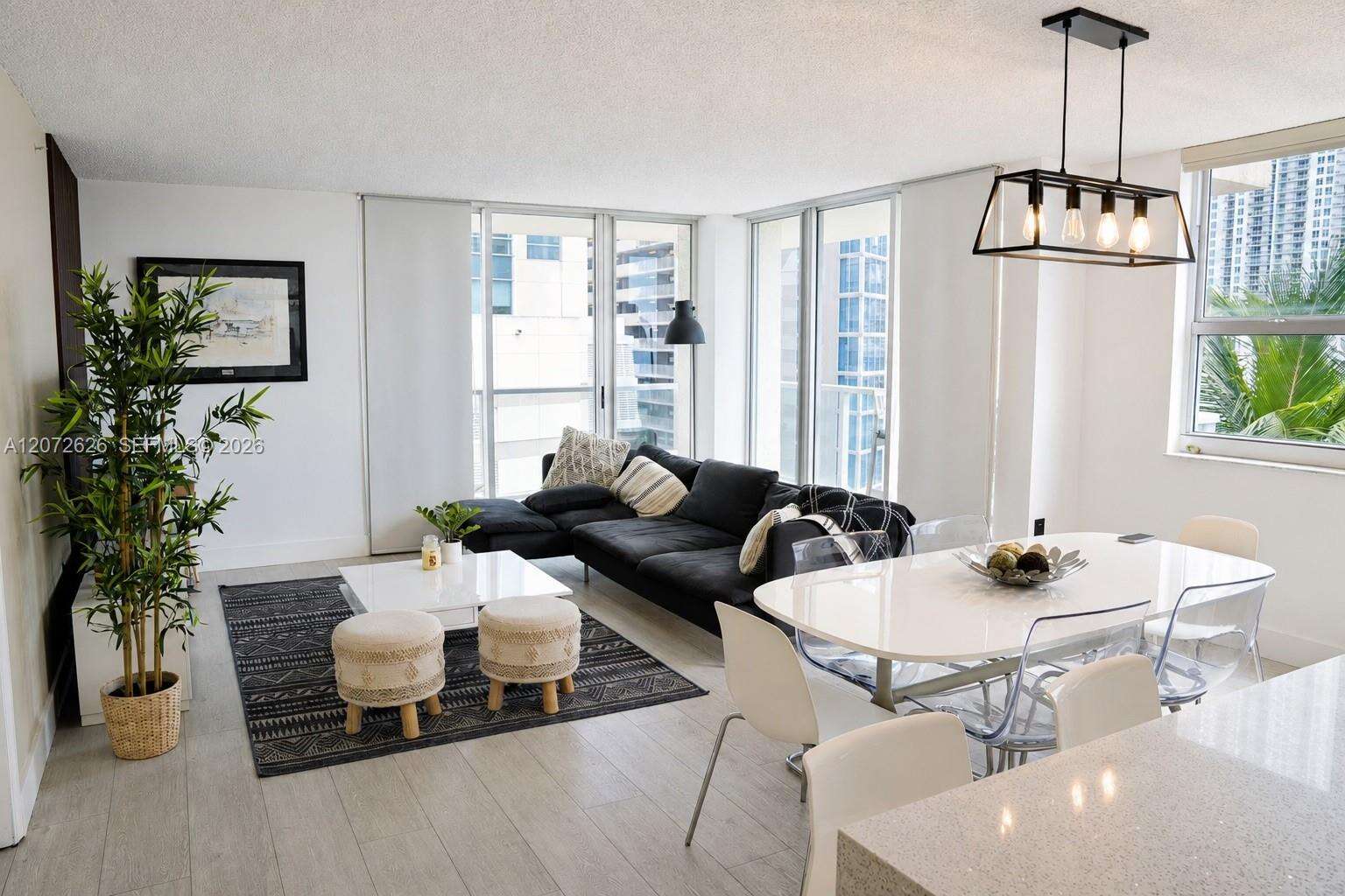 The Mark On Brickell | Unit #902 Unit #902 | Picture 2