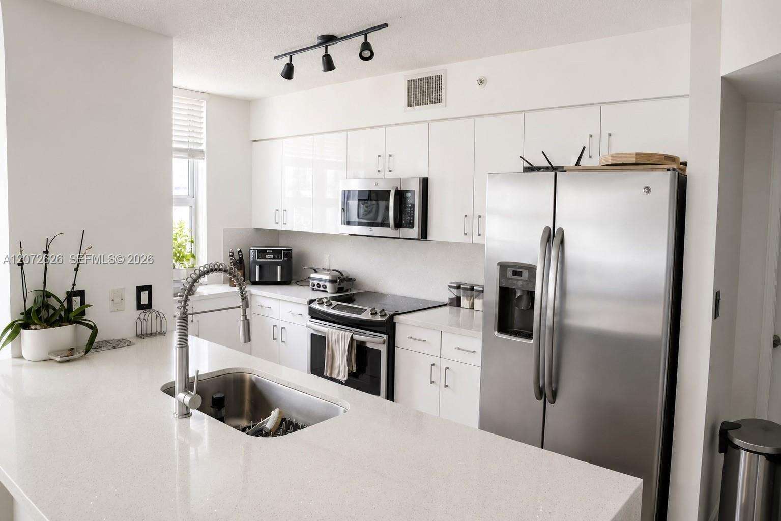 The Mark On Brickell | Unit #902 Unit #902 | Picture 4