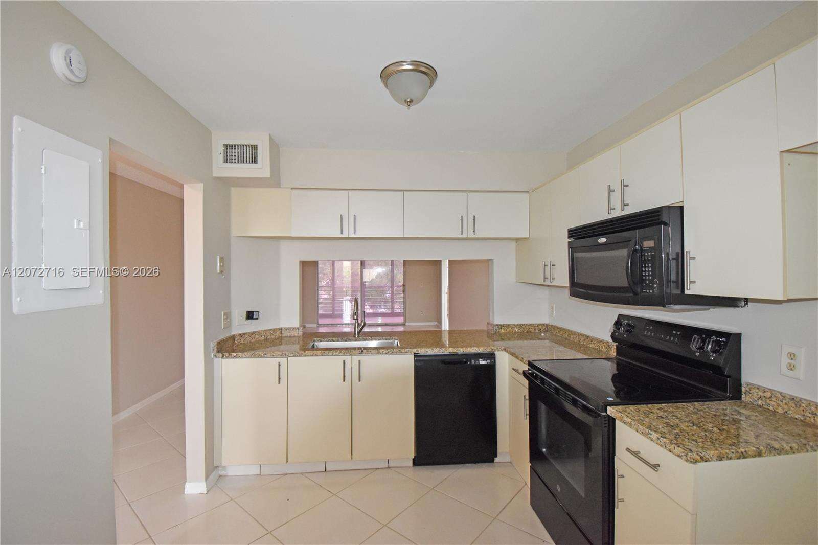 Sunrise Lakes 208 | Unit #405 Unit #405 | Picture 2