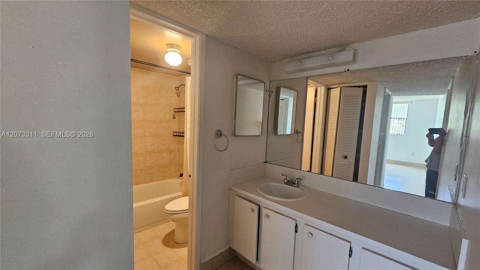 Peppermill Kendale Lk S W | Unit #A411 Unit #A411 | Picture 9