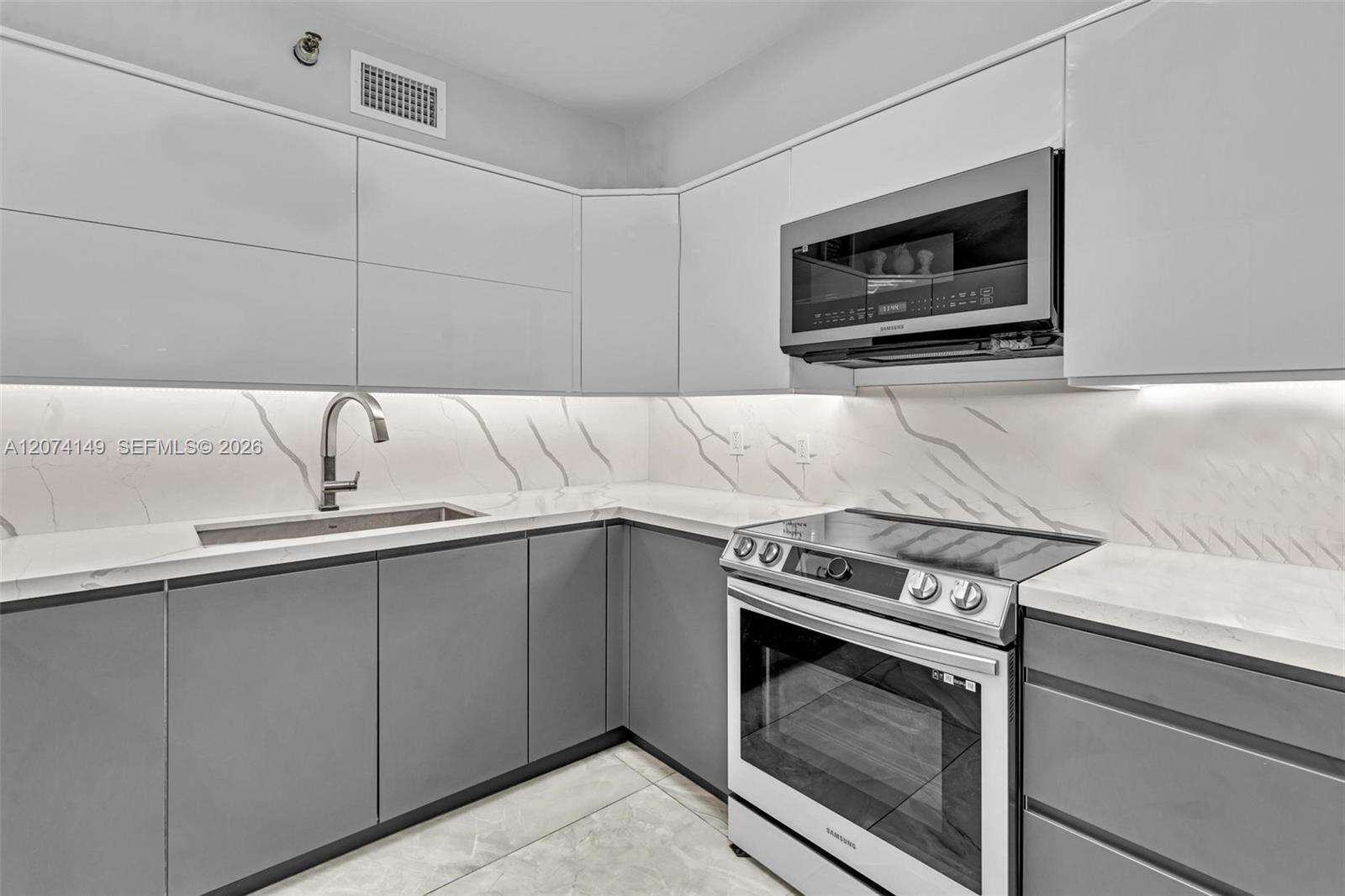 Mystic Pointe Tower 500 | Unit #411 Unit #411 | Picture 11