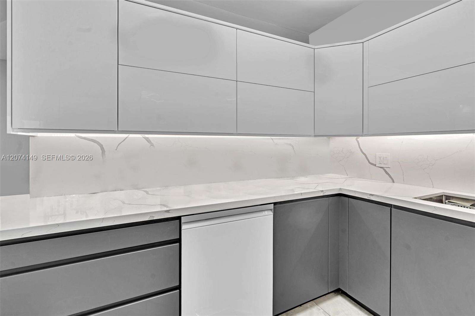 Mystic Pointe Tower 500 | Unit #411 Unit #411 | Picture 12