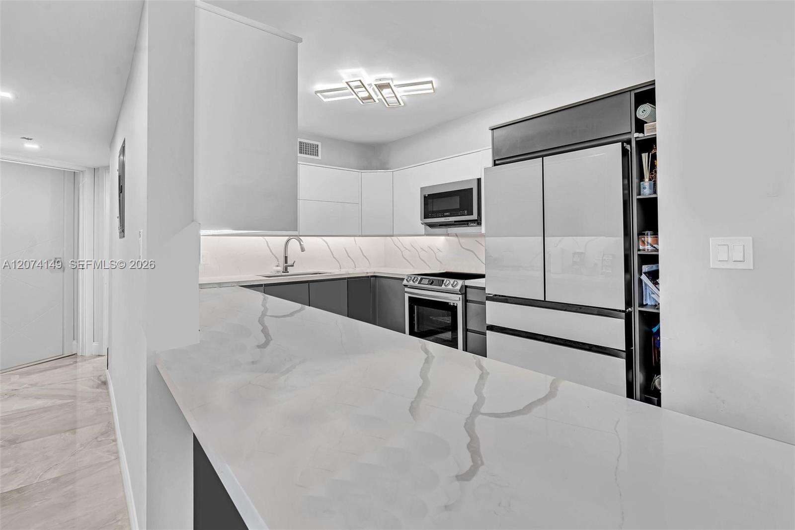 Mystic Pointe Tower 500 | Unit #411 Unit #411 | Picture 15