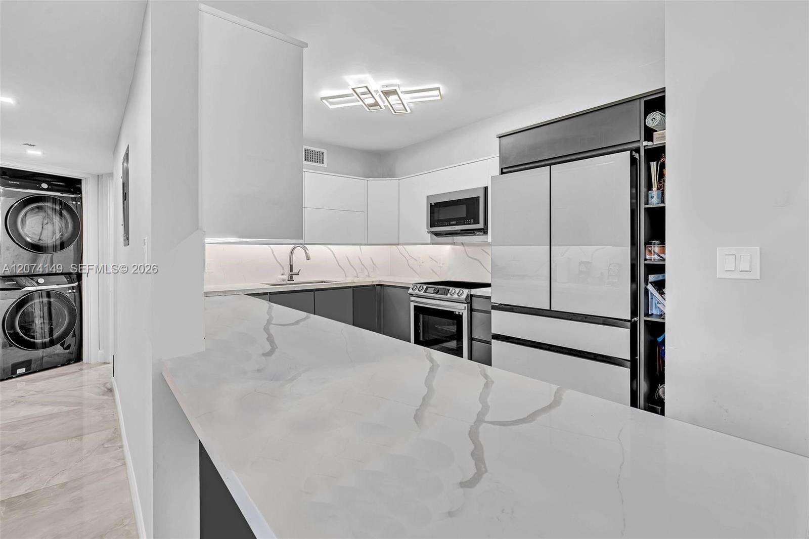 Mystic Pointe Tower 500 | Unit #411 Unit #411 | Picture 16