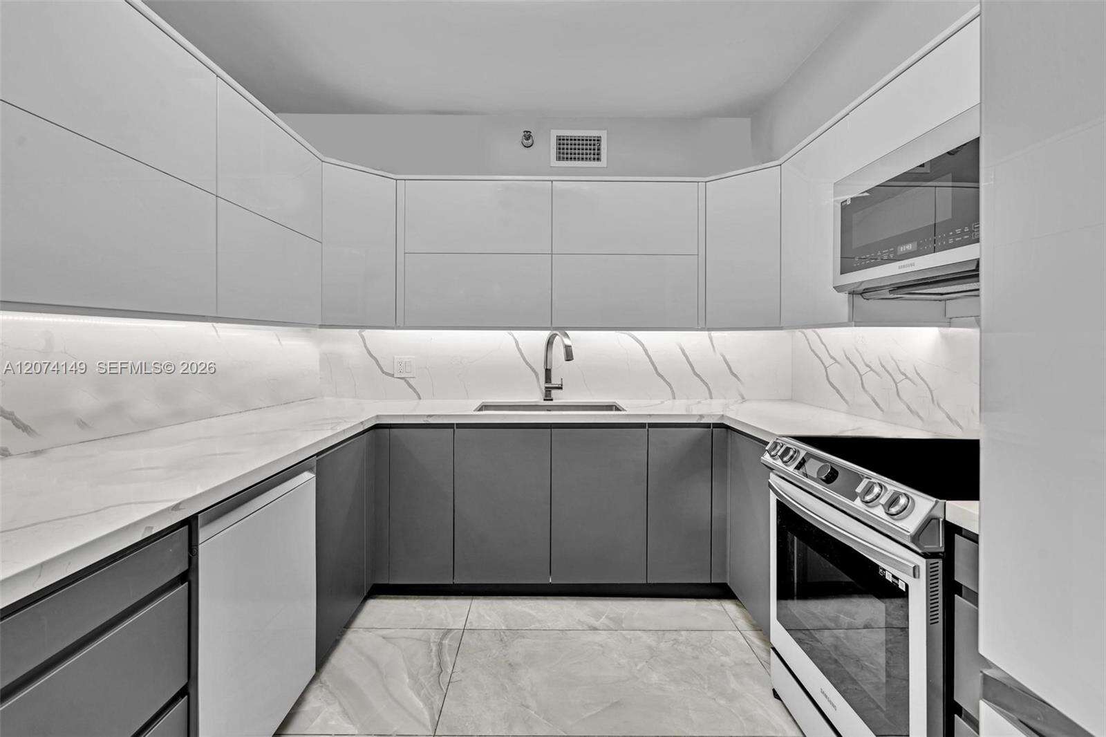 Mystic Pointe Tower 500 | Unit #411 Unit #411 | Picture 10
