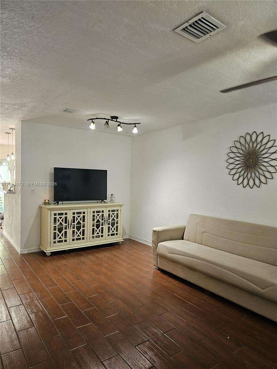 Washington Court Villas | Unit #27-D Unit #27-D | Picture 3