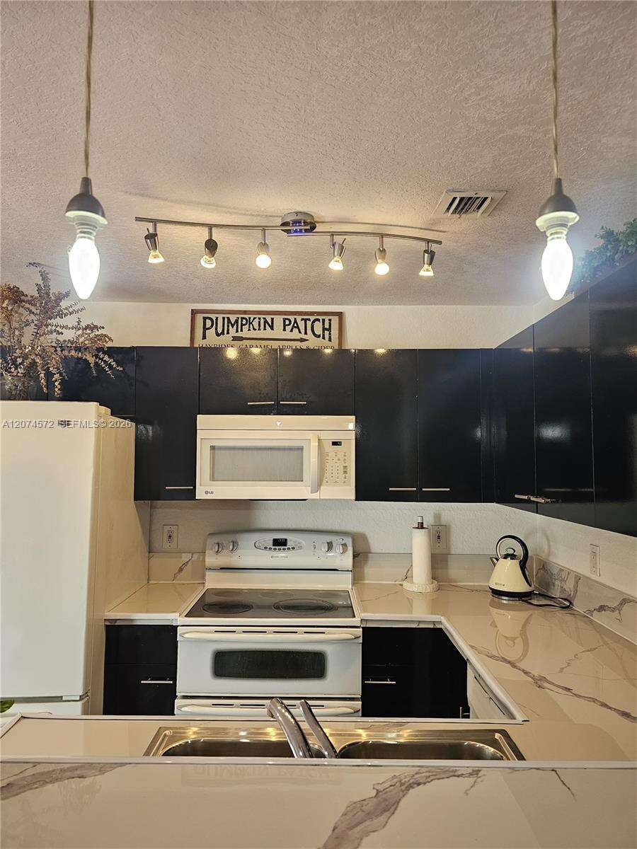 Washington Court Villas | Unit #27-D Unit #27-D | Picture 7