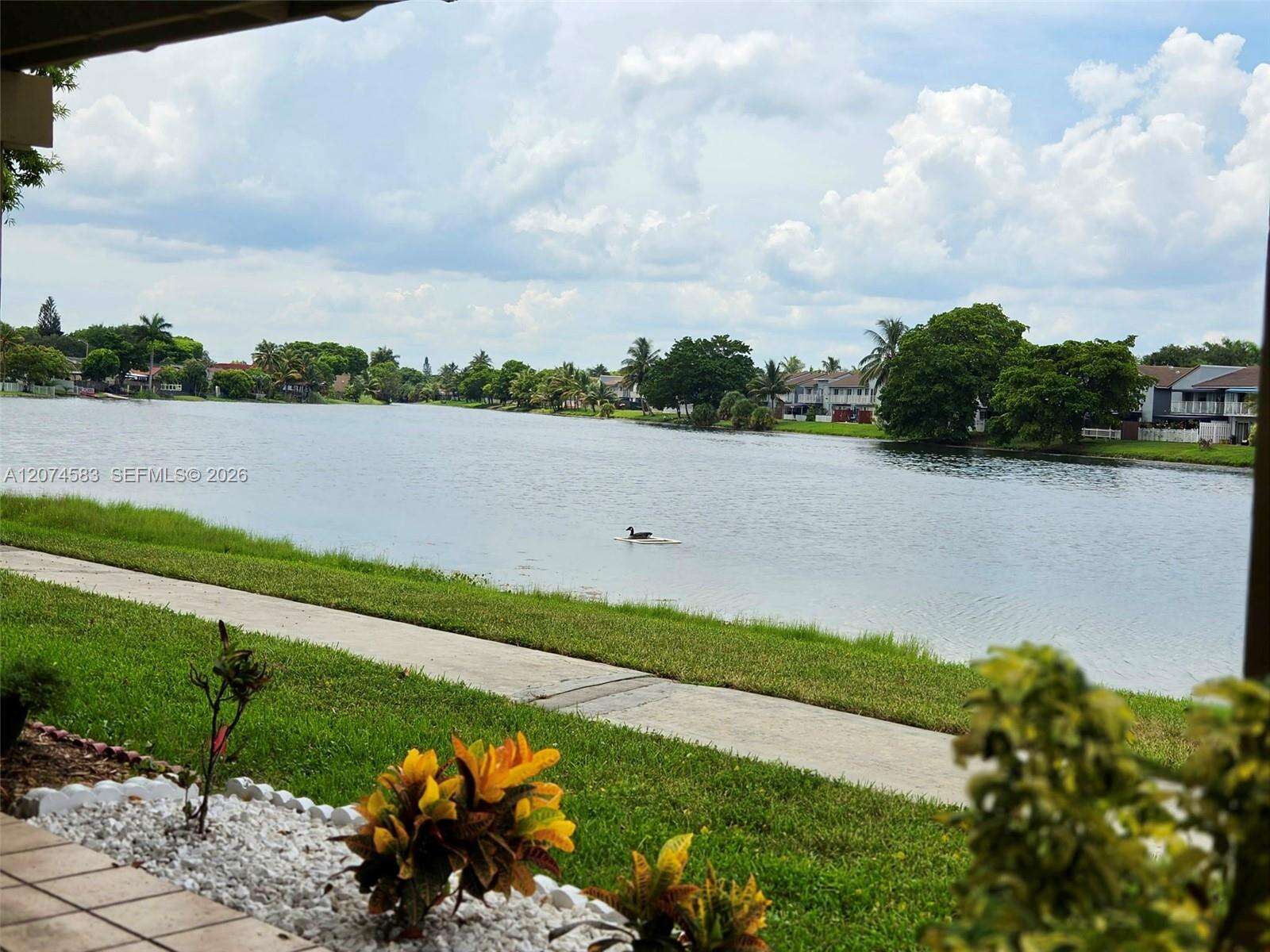 Woods Landing Condo Ph Ii | Unit #14F Unit #14F | Picture 4