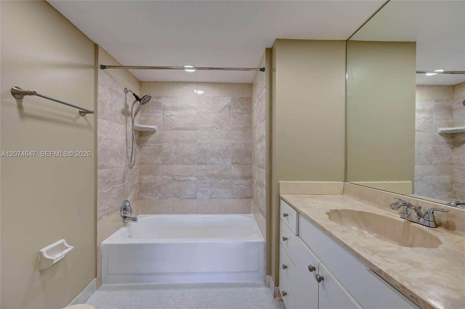 Coral Gardens | Unit #303-B Unit #303-B | Picture 18