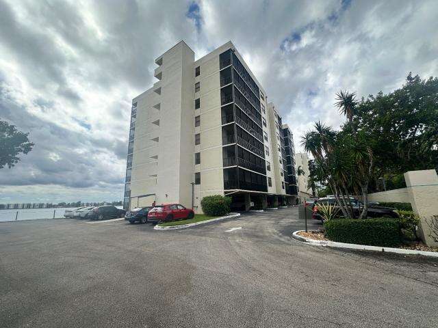 Lake Emerald Condominium No Four | Unit #810 Unit #810 | Picture 2
