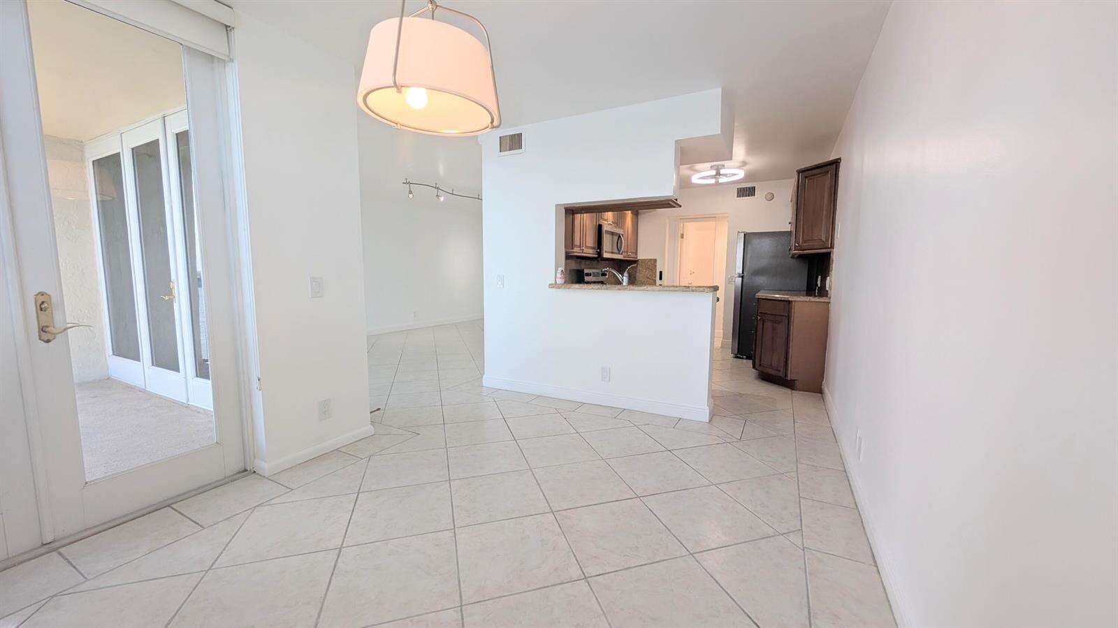 Lake Emerald Condominium No Four | Unit #810 Unit #810 | Picture 11