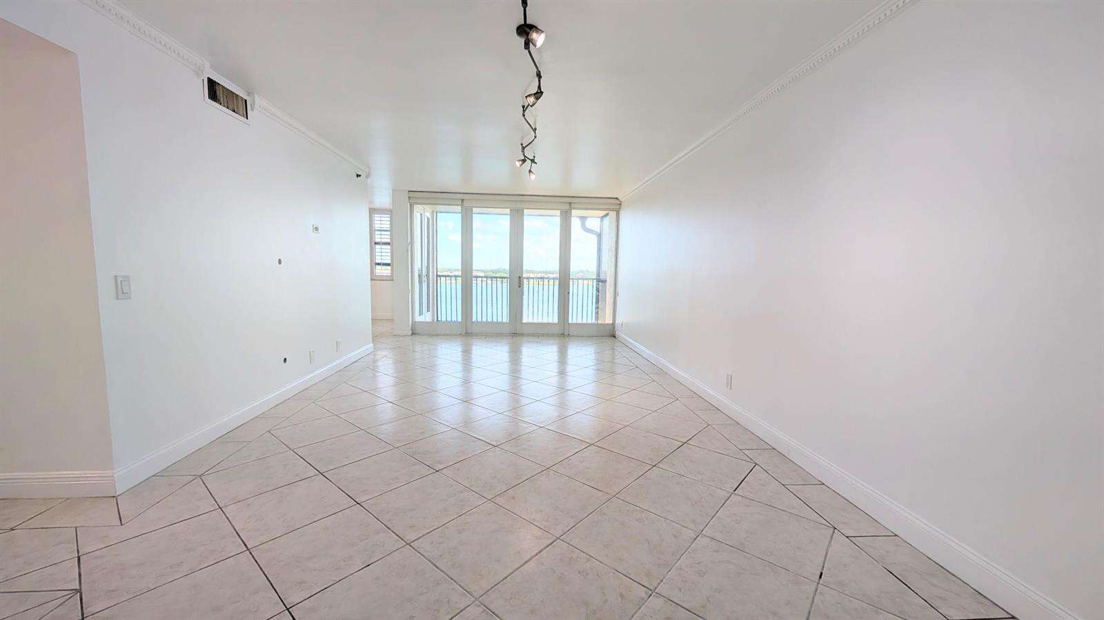 Lake Emerald Condominium No Four | Unit #810 Unit #810 | Picture 15