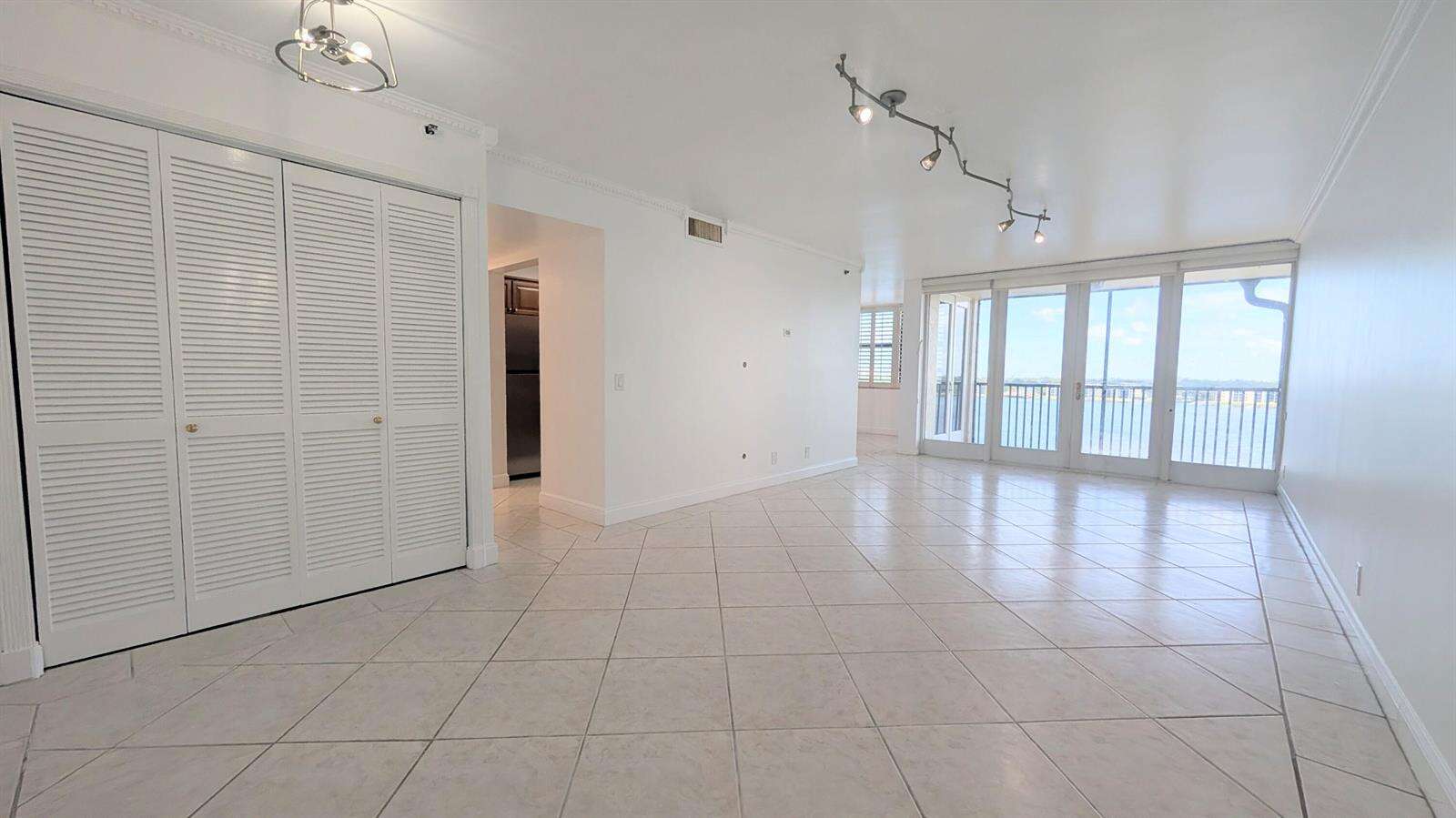 Lake Emerald Condominium No Four | Unit #810 Unit #810 | Picture 16