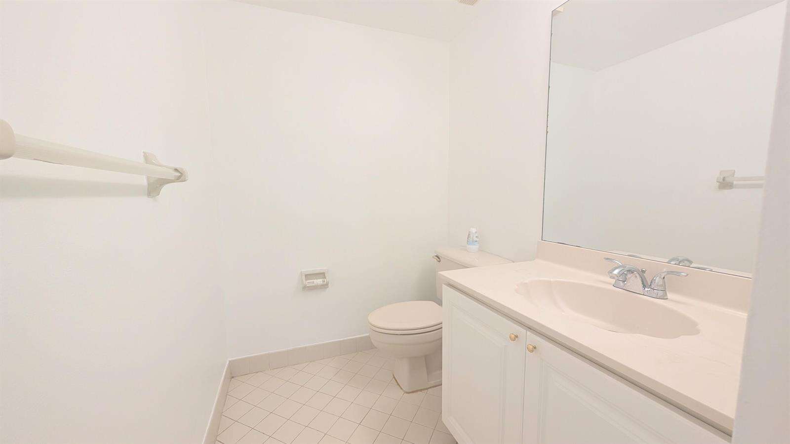 Lake Emerald Condominium No Four | Unit #810 Unit #810 | Picture 5