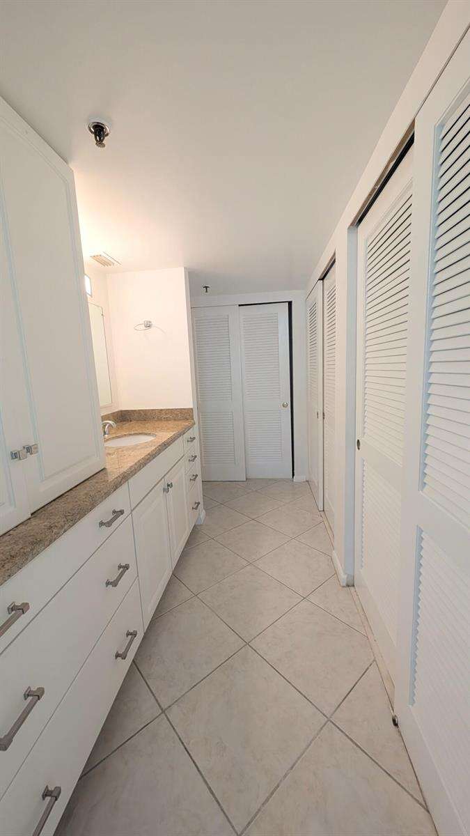 Lake Emerald Condominium No Four | Unit #810 Unit #810 | Picture 7