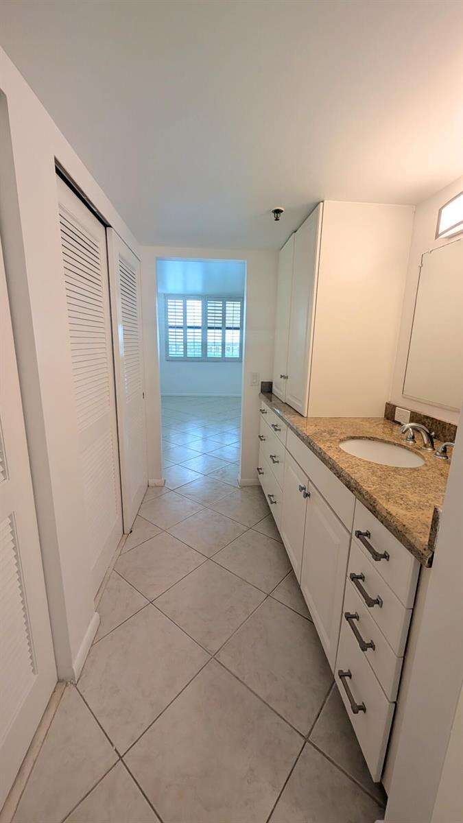 Lake Emerald Condominium No Four | Unit #810 Unit #810 | Picture 8